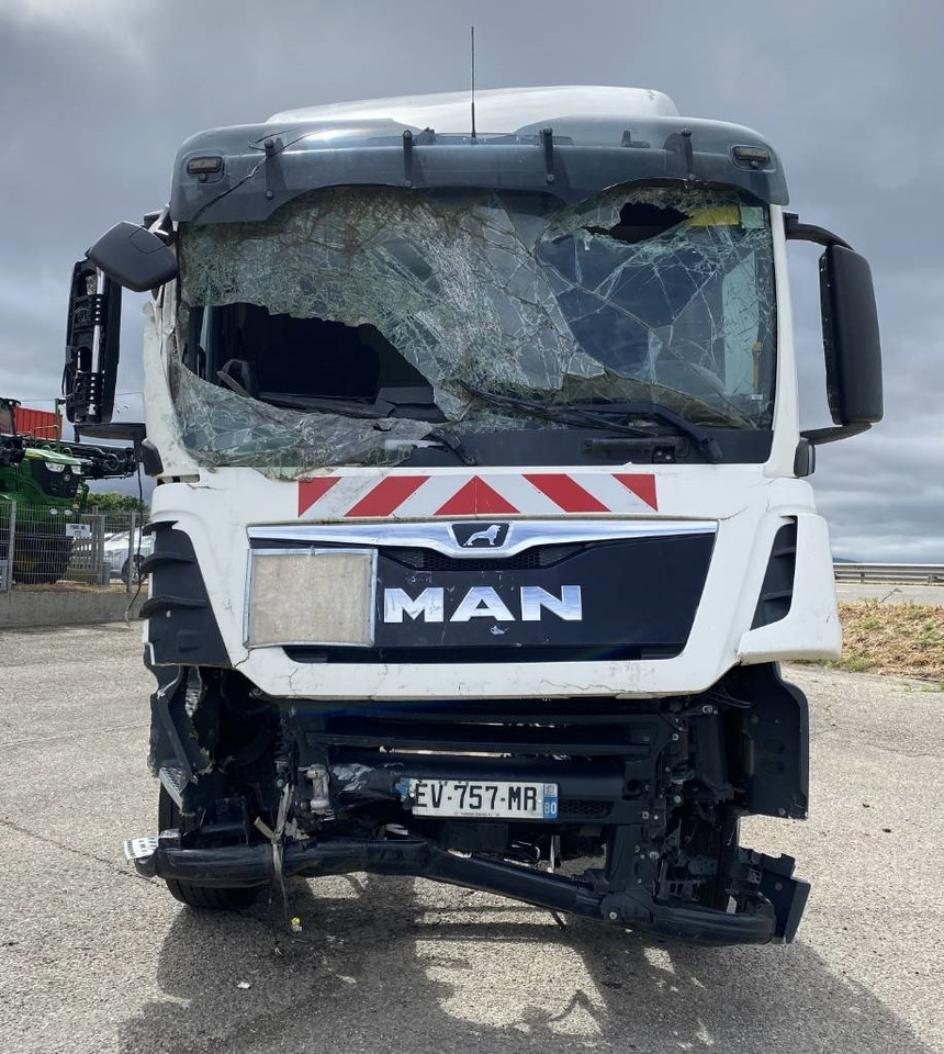MAN TGS 18.320 *VENDU SANS MOTEUR NI BOITE DE VITESSE* - Fahrgestell LKW: das Bild 2 MAN TGS 18.320 *VENDU SANS MOTEUR NI BOITE DE VITESSE* - Fahrgestell LKW: das Bild 2