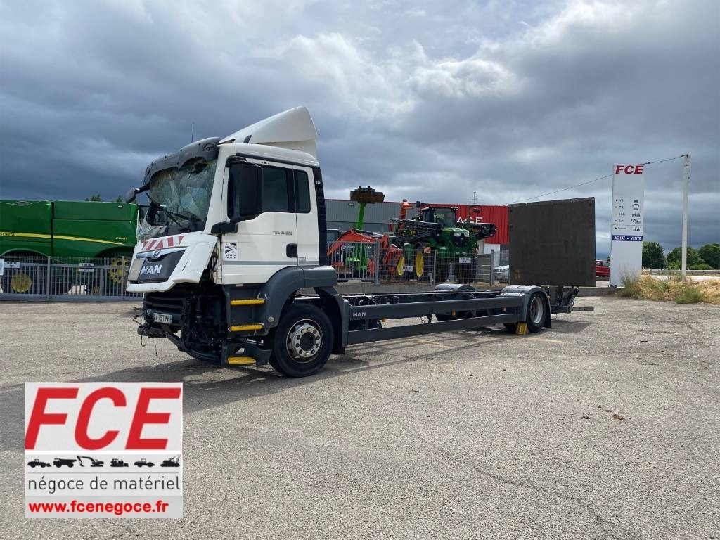MAN TGS 18.320 *VENDU SANS MOTEUR NI BOITE DE VITESSE* - Fahrgestell LKW: das Bild 1 MAN TGS 18.320 *VENDU SANS MOTEUR NI BOITE DE VITESSE* - Fahrgestell LKW: das Bild 1