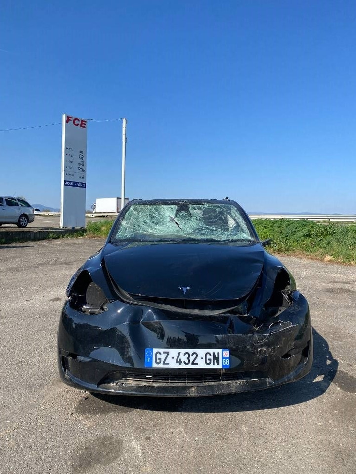 Tesla Model Y RWD/Origine Française endommagée - PKW: das Bild 2 Tesla Model Y RWD/Origine Française endommagée - PKW: das Bild 2