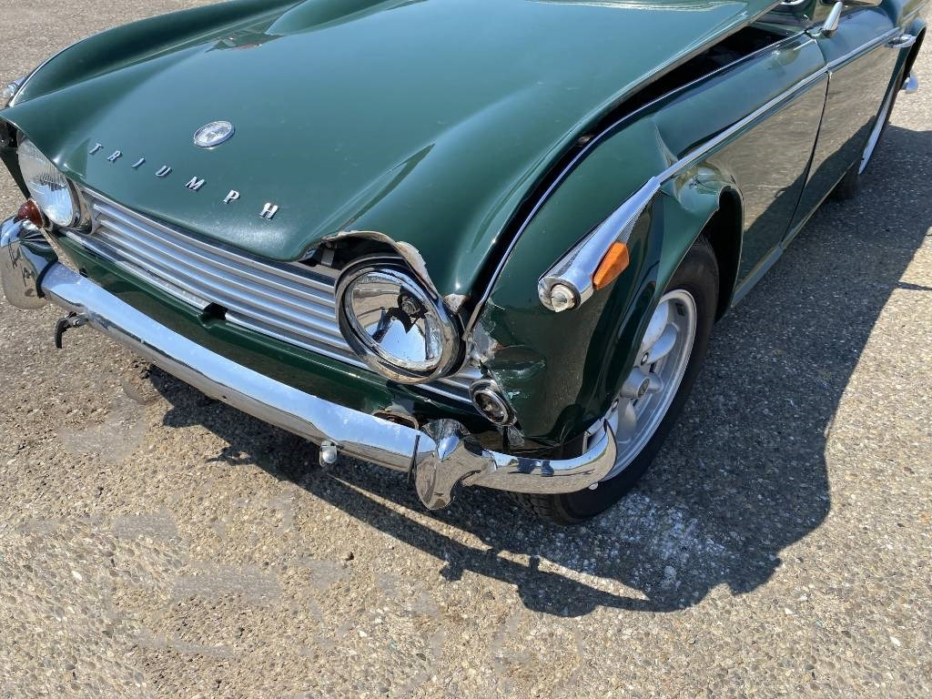 PKW Triumph TR4-A + Hard Top / OldTimer endommagé: das Bild 10