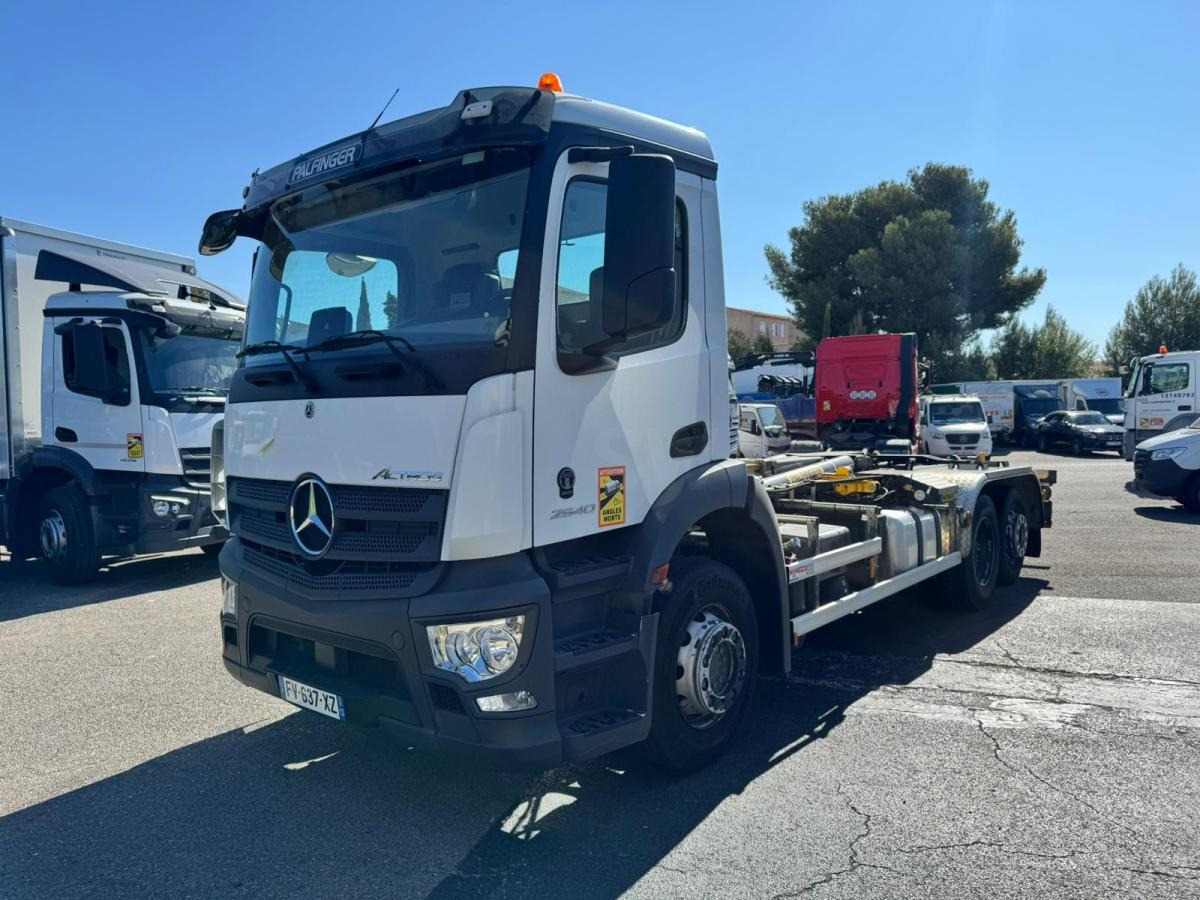 Mercedes Actros 2540 - Abrollkipper: das Bild 1 Mercedes Actros 2540 - Abrollkipper: das Bild 1