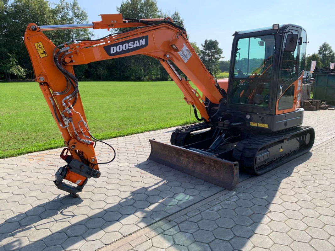Doosan DX63-3 - Minibagger: das Bild 1 Doosan DX63-3 - Minibagger: das Bild 1