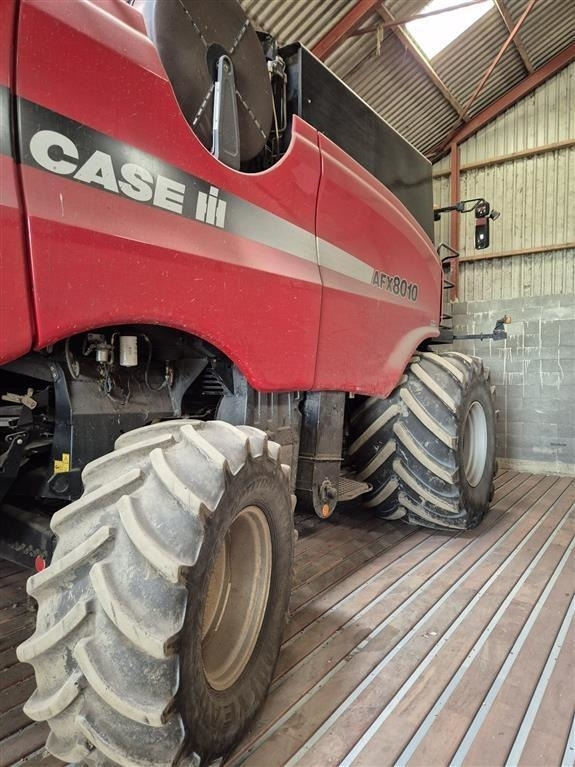 Case IH Axial-Flow 8010 MacDon skærebord - Mähdrescher: das Bild 2 Case IH Axial-Flow 8010 MacDon skærebord - Mähdrescher: das Bild 2
