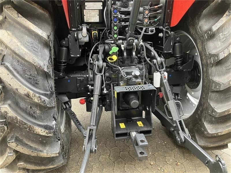 Case IH Farmall 100C - Traktor: das Bild 4 Case IH Farmall 100C - Traktor: das Bild 4