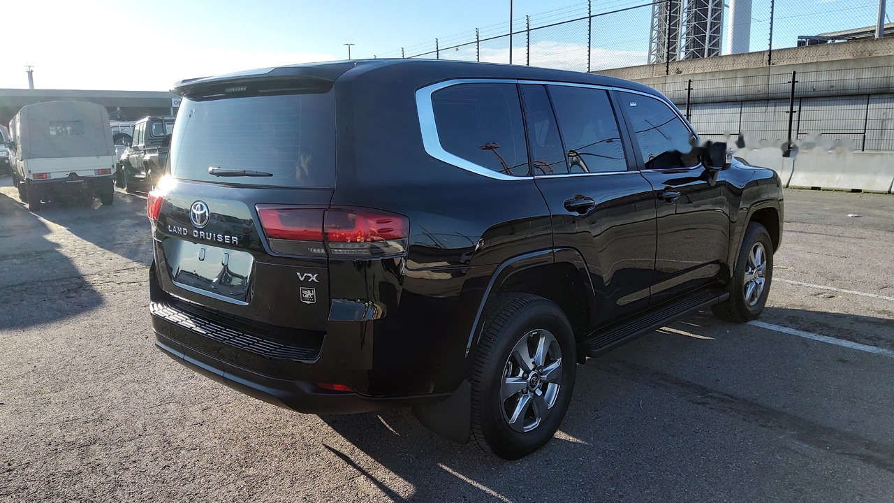 Toyota Land Cruiser 300 V6 VX 7 SEATERS / PLACES 3.5L Petrol Automatic VXVHO - PKW: das Bild 4 Toyota Land Cruiser 300 V6 VX 7 SEATERS / PLACES 3.5L Petrol Automatic VXVHO - PKW: das Bild 4
