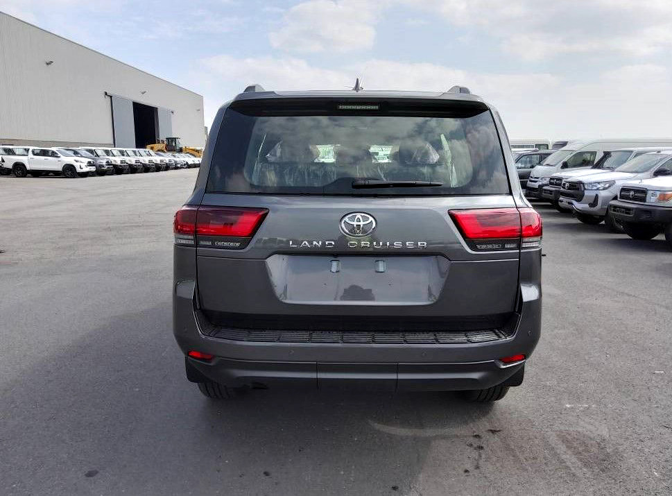 Toyota Land Cruiser 300 V6 VXR ZX 7 SEATERS / PLACES 3.5L Petrol Automatic AEOB - PKW: das Bild 4 Toyota Land Cruiser 300 V6 VXR ZX 7 SEATERS / PLACES 3.5L Petrol Automatic AEOB - PKW: das Bild 4