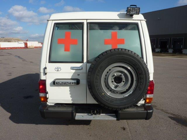 Toyota Land Cruiser 78 Metal top hzj 78 ambulance 4.2L Diesel Manual - PKW: das Bild 3 Toyota Land Cruiser 78 Metal top hzj 78 ambulance 4.2L Diesel Manual - PKW: das Bild 3