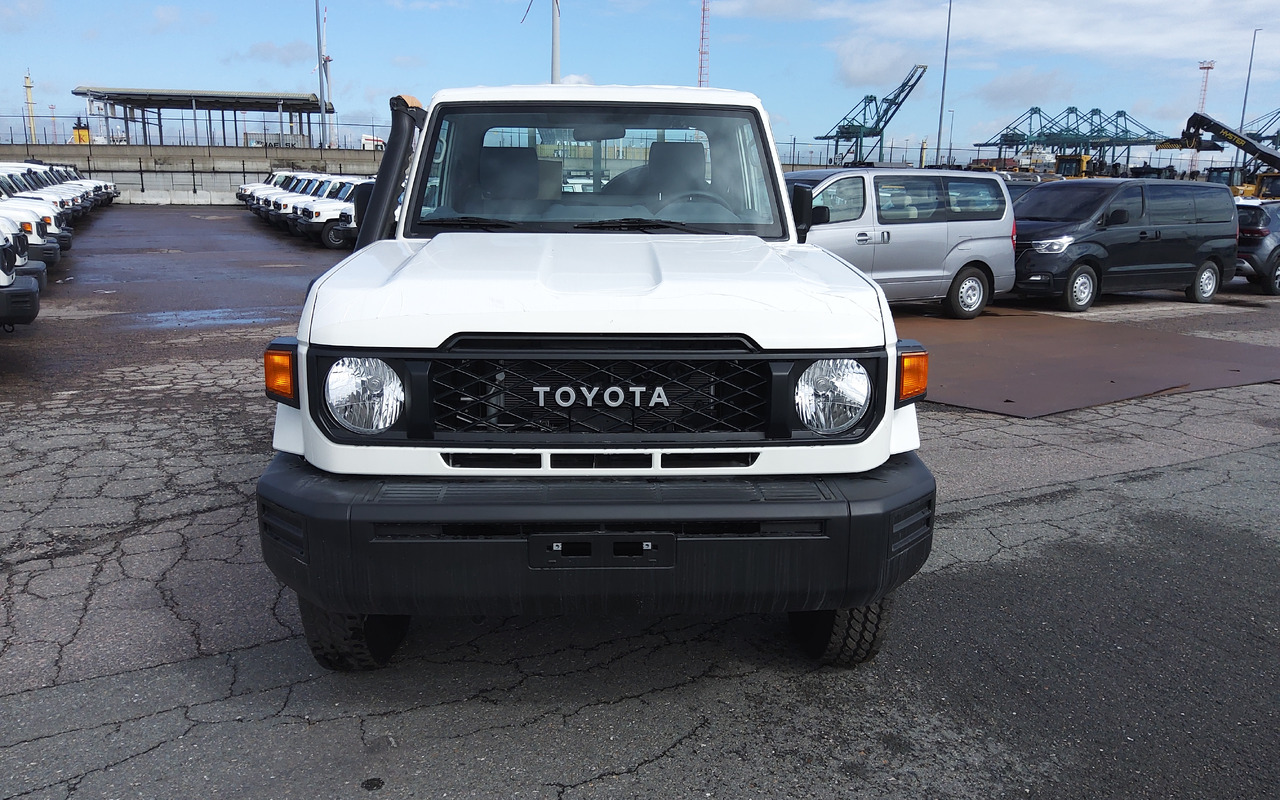 Toyota Land cruiser 79 hzj 79 single cab 4.2L Diesel Manual FACELIFT DIFF LOCK+FREEWHEEL HUB - Pick-up: das Bild 4 Toyota Land cruiser 79 hzj 79 single cab 4.2L Diesel Manual FACELIFT DIFF LOCK+FREEWHEEL HUB - Pick-up: das Bild 4