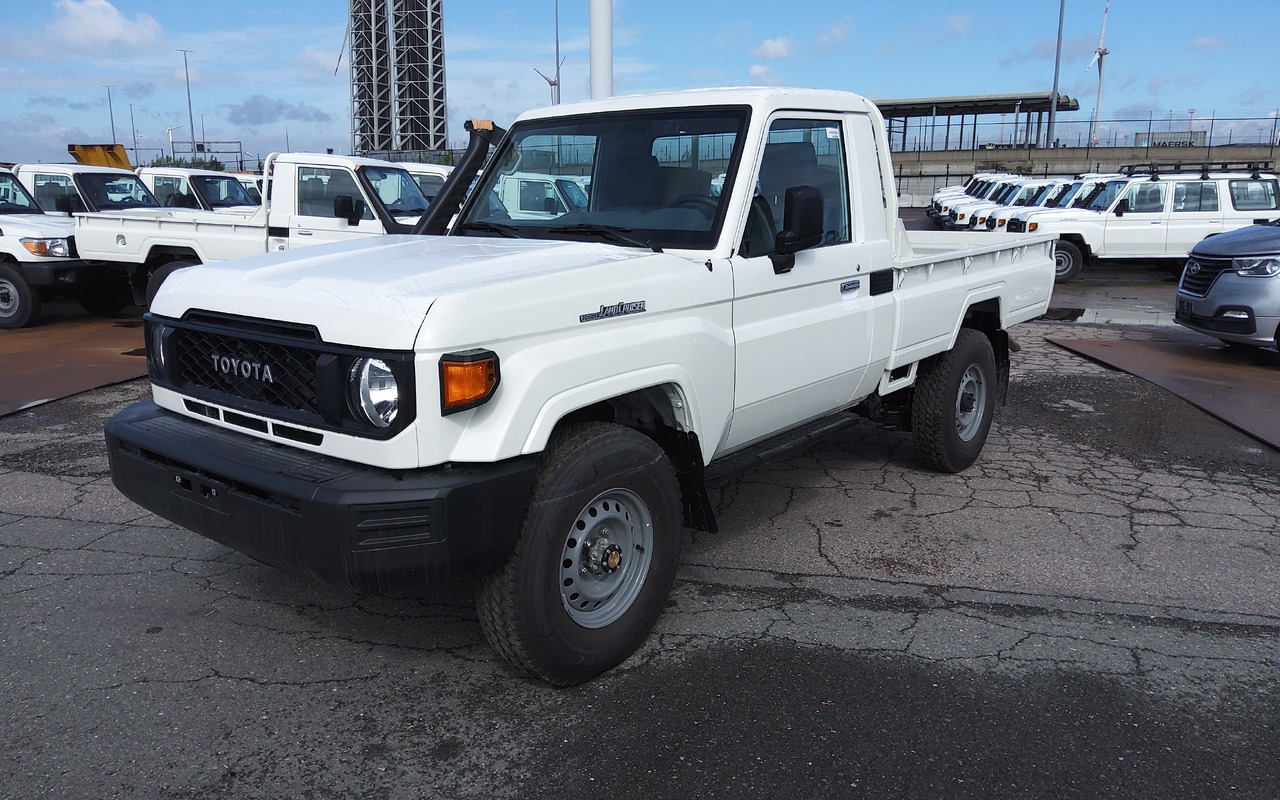 Toyota Land cruiser 79 hzj 79 single cab 4.2L Diesel Manual FACELIFT DIFF LOCK+FREEWHEEL HUB - Pick-up: das Bild 1 Toyota Land cruiser 79 hzj 79 single cab 4.2L Diesel Manual FACELIFT DIFF LOCK+FREEWHEEL HUB - Pick-up: das Bild 1