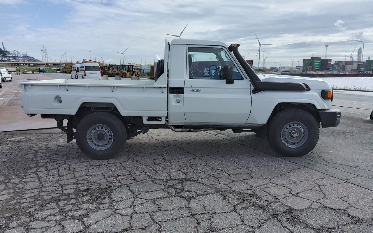 Toyota Land cruiser 79 hzj 79 single cab 4.2L Diesel Manual FACELIFT DIFF LOCK+FREEWHEEL HUB - Pick-up: das Bild 2 Toyota Land cruiser 79 hzj 79 single cab 4.2L Diesel Manual FACELIFT DIFF LOCK+FREEWHEEL HUB - Pick-up: das Bild 2