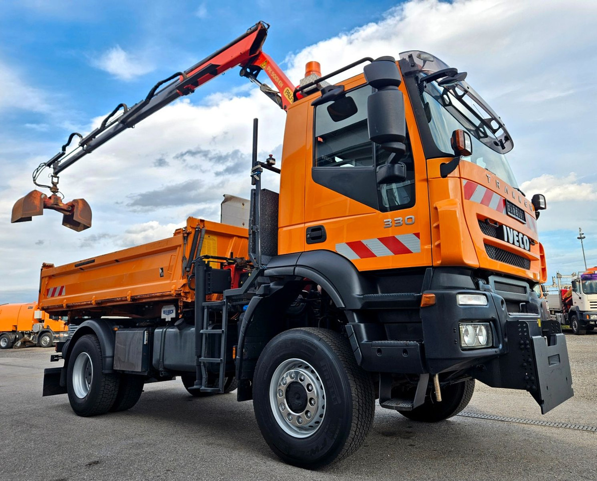 Iveco Trakker 190T33 4x4 Euro5 Kran Palfinger Funk - Kipper, Autokran: das Bild 3 Iveco Trakker 190T33 4x4 Euro5 Kran Palfinger Funk - Kipper, Autokran: das Bild 3