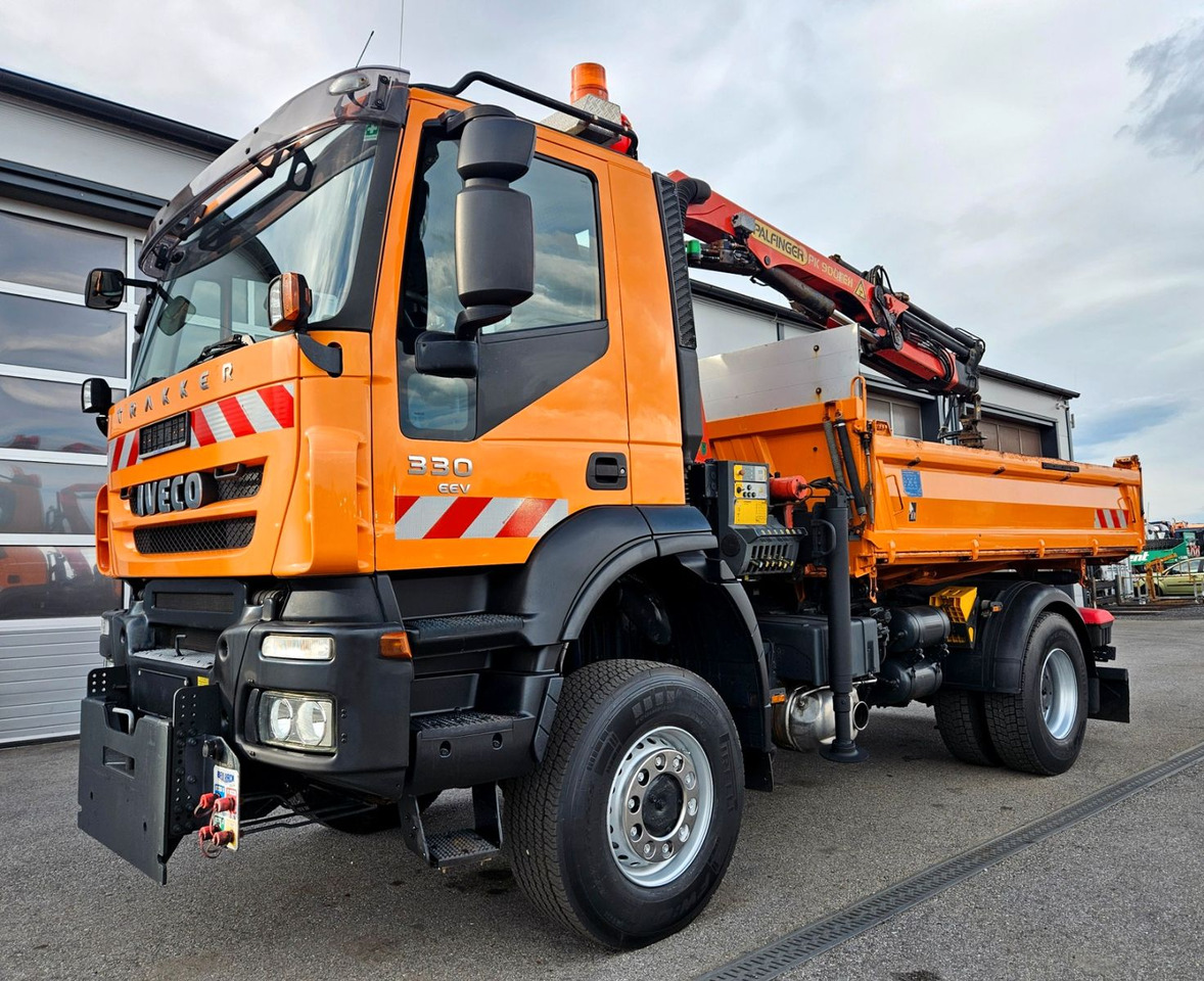 Iveco Trakker 190T33 4x4 Euro5 Kran Palfinger Funk - Kipper, Autokran: das Bild 4 Iveco Trakker 190T33 4x4 Euro5 Kran Palfinger Funk - Kipper, Autokran: das Bild 4
