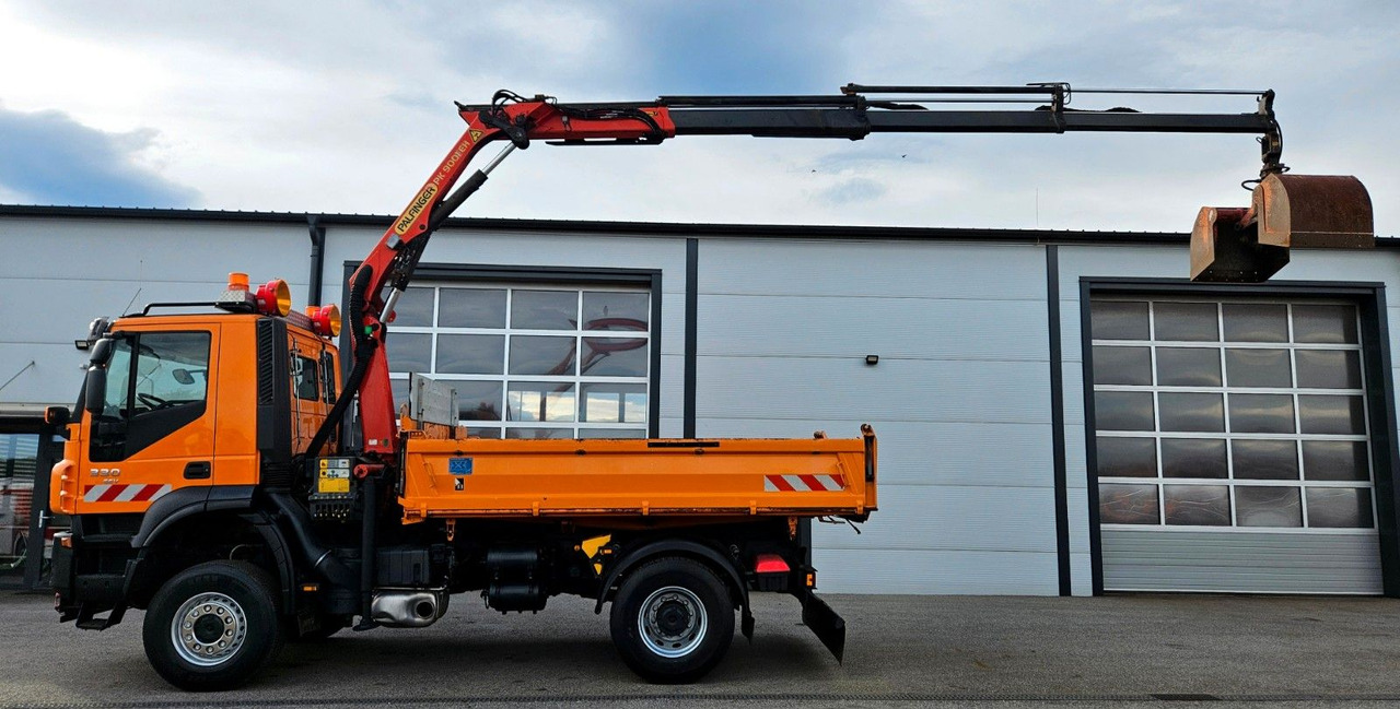 Iveco Trakker 190T33 4x4 Euro5 Kran Palfinger Funk - Kipper, Autokran: das Bild 2 Iveco Trakker 190T33 4x4 Euro5 Kran Palfinger Funk - Kipper, Autokran: das Bild 2