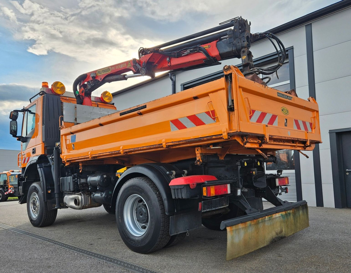Iveco Trakker 190T33 4x4 Euro5 Kran Palfinger Funk - Kipper, Autokran: das Bild 4 Iveco Trakker 190T33 4x4 Euro5 Kran Palfinger Funk - Kipper, Autokran: das Bild 4