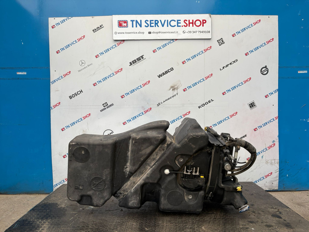 Serbatoio AdBlue DAF - AdBlue Tank für LKW: das Bild 1 Serbatoio AdBlue DAF - AdBlue Tank für LKW: das Bild 1
