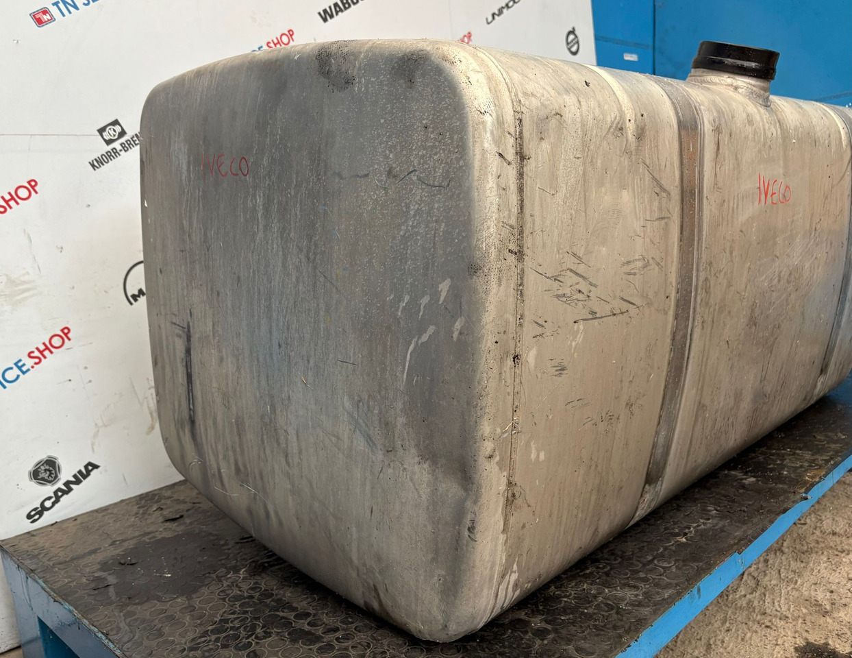 Serbatoio Gasolio Iveco - Kraftstofftank für LKW: das Bild 3 Serbatoio Gasolio Iveco - Kraftstofftank für LKW: das Bild 3