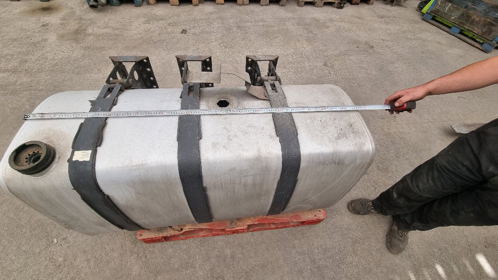 Serbatoio Volvo 570 lt - Kraftstofftank für LKW: das Bild 2 Serbatoio Volvo 570 lt - Kraftstofftank für LKW: das Bild 2