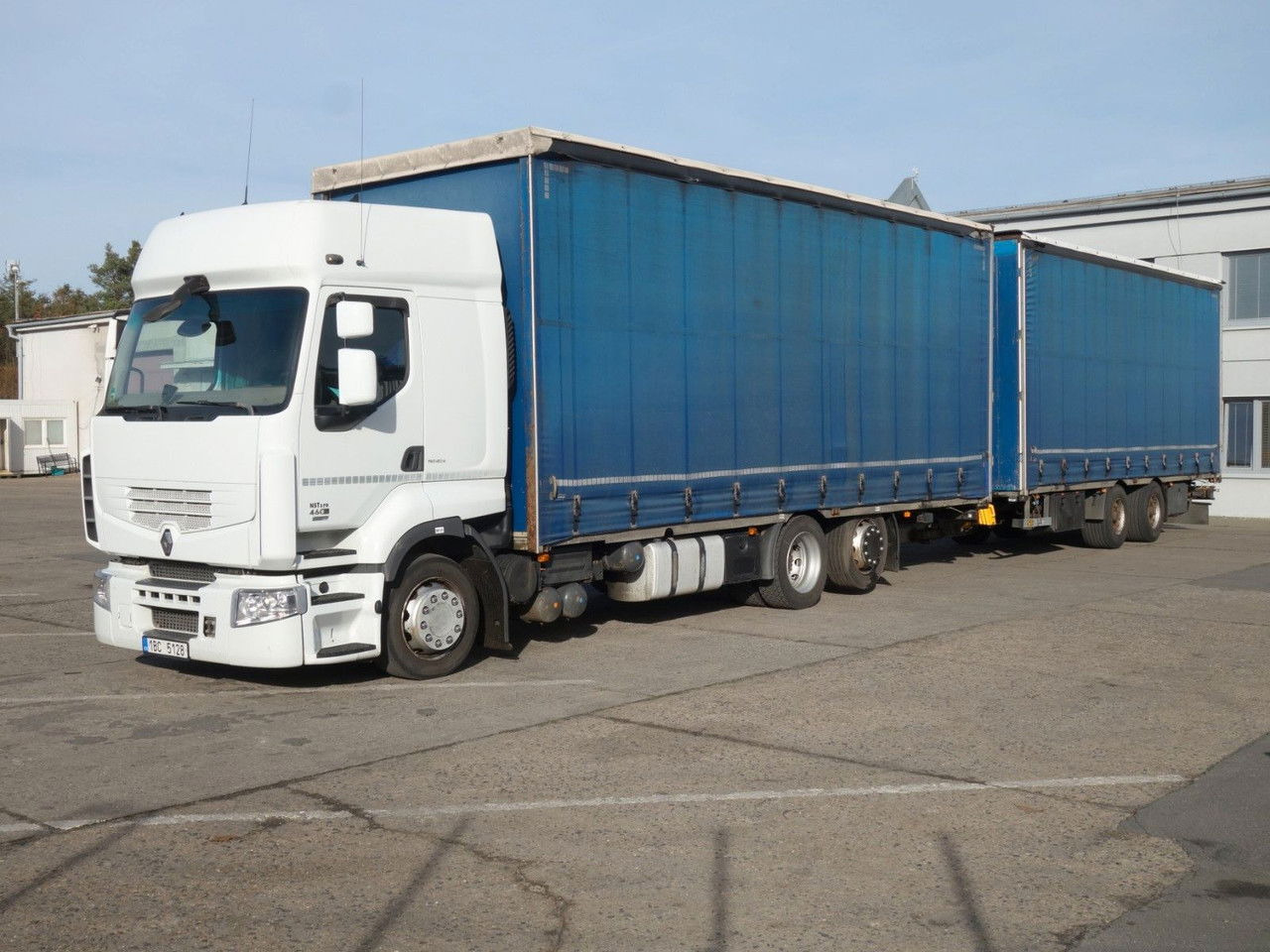 Renault Premium 460 EEV + Svan 120m3 Durchfahren - Plane LKW: das Bild 1 Renault Premium 460 EEV + Svan 120m3 Durchfahren - Plane LKW: das Bild 1