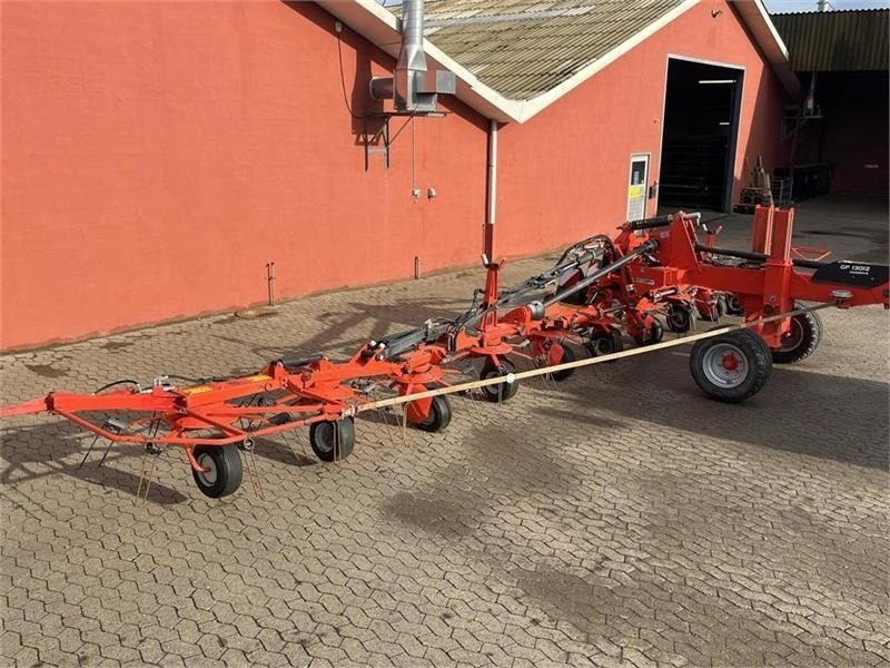 Kuhn GF13012 - Heuwender/ Wenderechen: das Bild 2 Kuhn GF13012 - Heuwender/ Wenderechen: das Bild 2