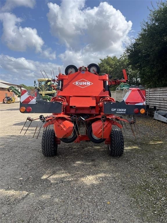 Kuhn GF13012 - Heuwender/ Wenderechen: das Bild 5 Kuhn GF13012 - Heuwender/ Wenderechen: das Bild 5