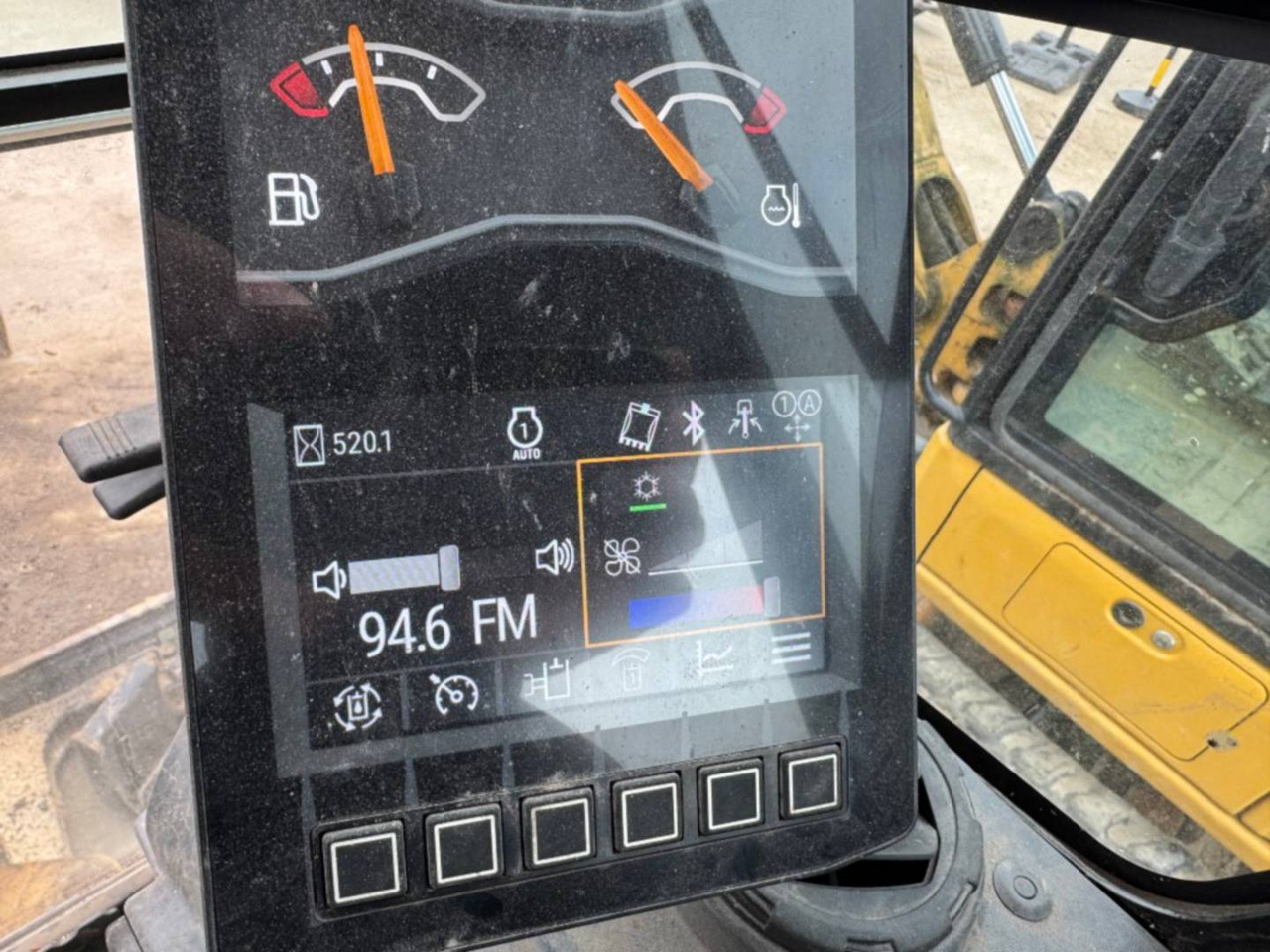 CAT 302CR - Kettenbagger: das Bild 5 CAT 302CR - Kettenbagger: das Bild 5
