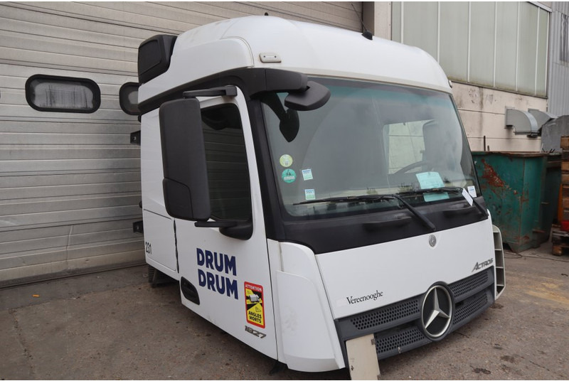 Mercedes-Benz L-STREAMSPACE 2.3MM 170 TUNNEL - Fahrerhaus und Interieur für LKW: das Bild 3 Mercedes-Benz L-STREAMSPACE 2.3MM 170 TUNNEL - Fahrerhaus und Interieur für LKW: das Bild 3