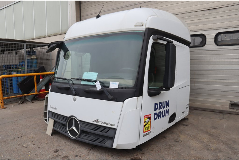 Mercedes-Benz L-STREAMSPACE 2.3MM 170 TUNNEL - Fahrerhaus und Interieur für LKW: das Bild 2 Mercedes-Benz L-STREAMSPACE 2.3MM 170 TUNNEL - Fahrerhaus und Interieur für LKW: das Bild 2