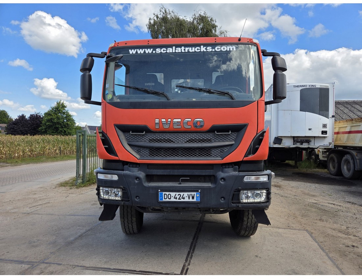 IVECO TRAKKER 330 AD190T33 4X4 TIPPER CRANE HIAB 099 ES-2 - Kipper, Autokran: das Bild 4 IVECO TRAKKER 330 AD190T33 4X4 TIPPER CRANE HIAB 099 ES-2 - Kipper, Autokran: das Bild 4