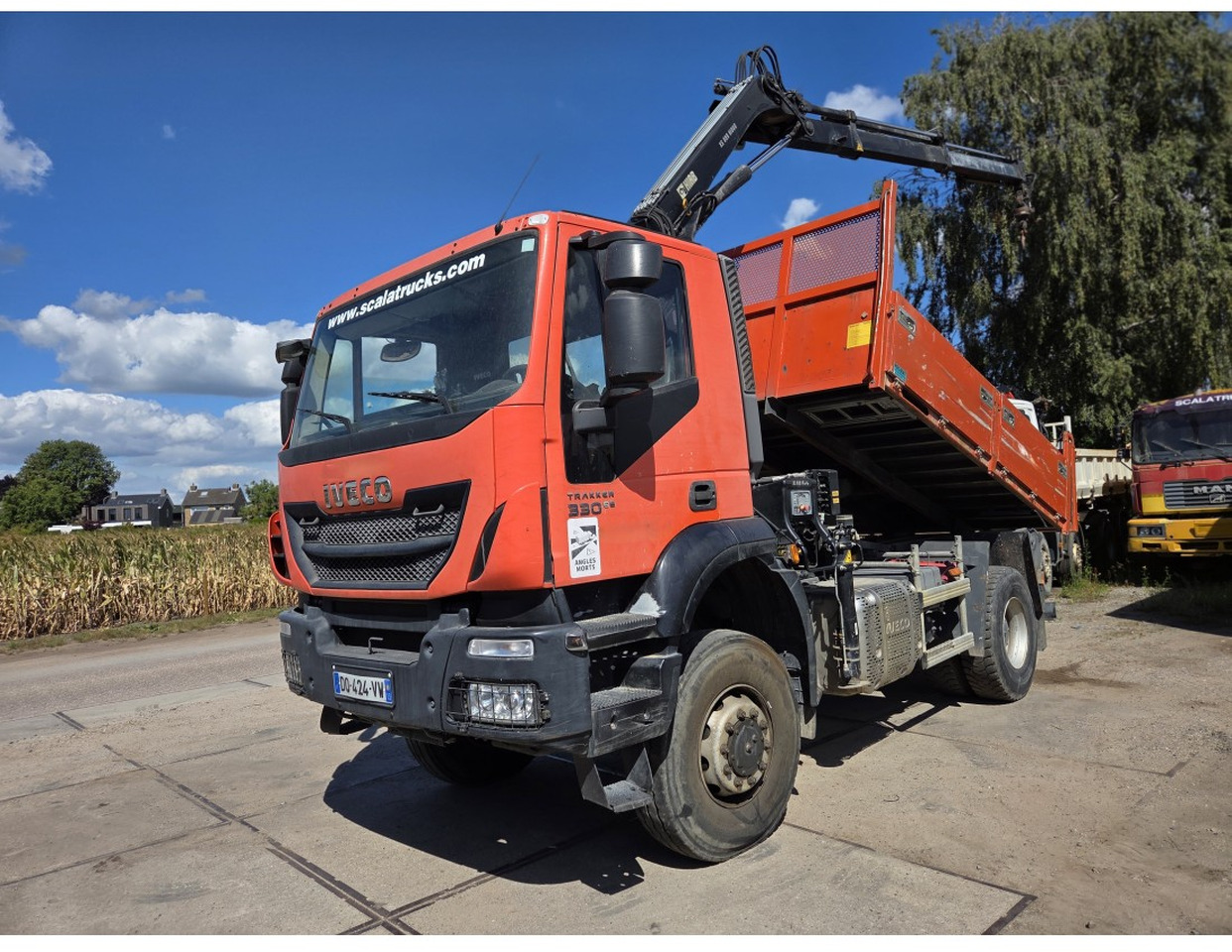 IVECO TRAKKER 330 AD190T33 4X4 TIPPER CRANE HIAB 099 ES-2 - Kipper, Autokran: das Bild 1 IVECO TRAKKER 330 AD190T33 4X4 TIPPER CRANE HIAB 099 ES-2 - Kipper, Autokran: das Bild 1