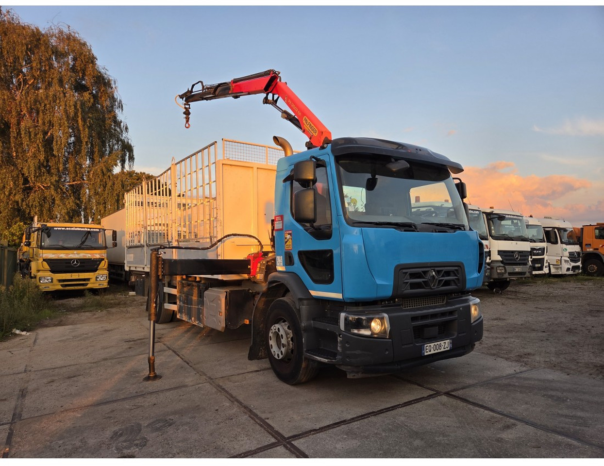 Renault C 280 4X2 Palfinger PK12002 EH Kran Crane Remote Control Automat flatbed truck - Pritsche LKW, Autokran: das Bild 4 Renault C 280 4X2 Palfinger PK12002 EH Kran Crane Remote Control Automat flatbed truck - Pritsche LKW, Autokran: das Bild 4