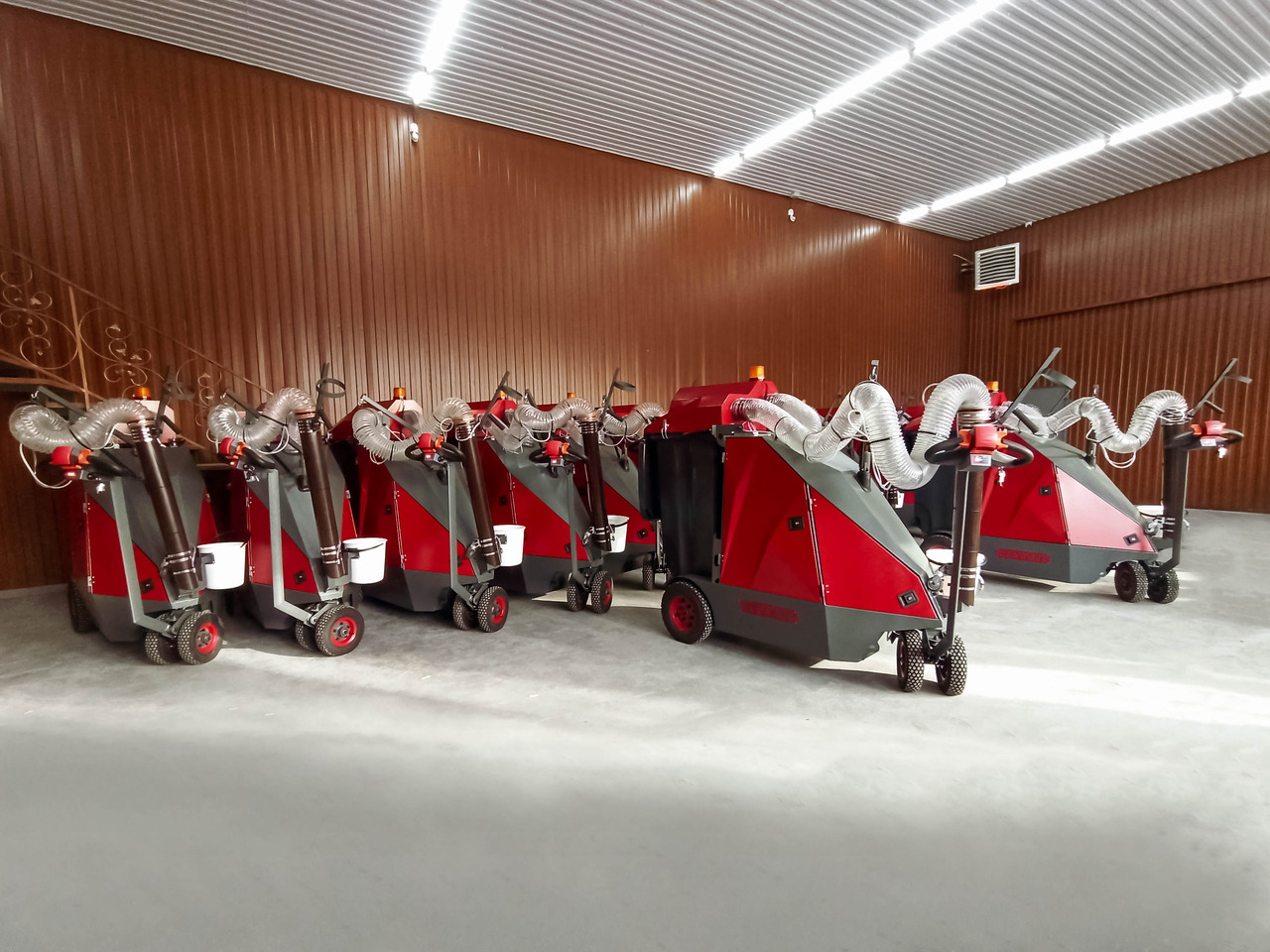 ТІСАВ Street Vacuum Cleaner, Outdoor Vacuum Sweeper, Manufacturer, City Ant - Industriestaubsauger: das Bild 2 ТІСАВ Street Vacuum Cleaner, Outdoor Vacuum Sweeper, Manufacturer, City Ant - Industriestaubsauger: das Bild 2