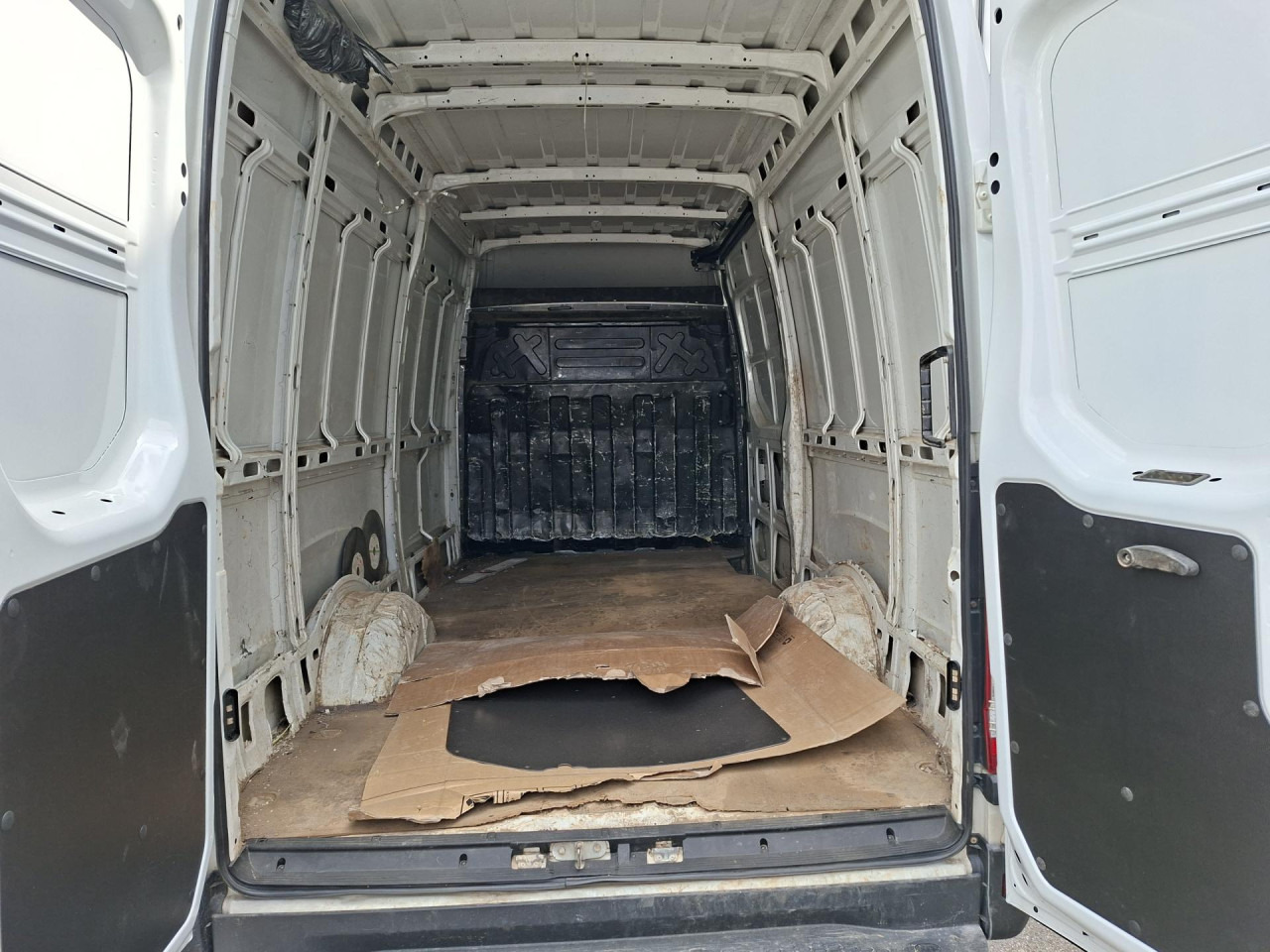 IVECO Daily 35S13V - Personentransporter: das Bild 5 IVECO Daily 35S13V - Personentransporter: das Bild 5