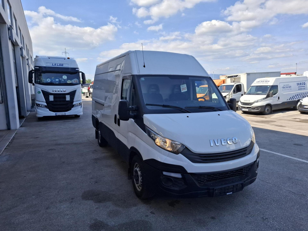 IVECO Daily 35S14V - Personentransporter: das Bild 2 IVECO Daily 35S14V - Personentransporter: das Bild 2