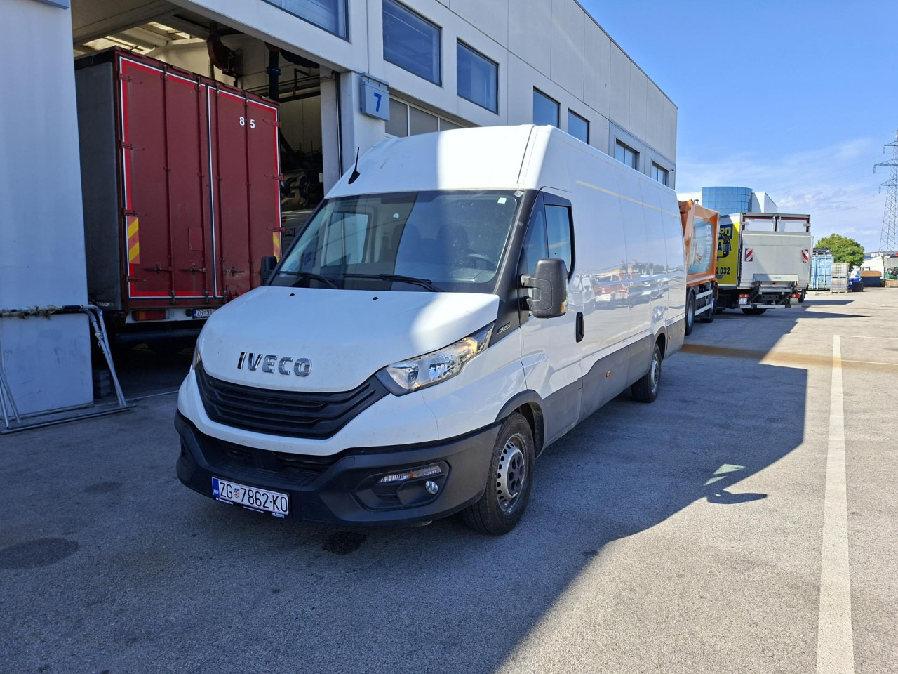 IVECO Daily 35S16V - Personentransporter: das Bild 2 IVECO Daily 35S16V - Personentransporter: das Bild 2
