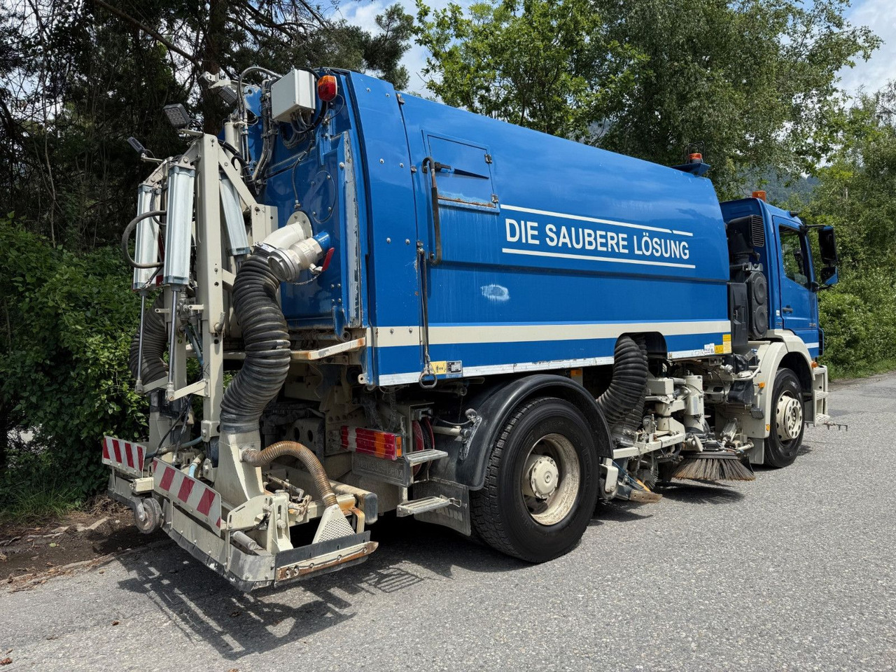 Mercedes-Benz Axor 1829 4x2, E5, EPS, RHD, Faun Kehrmaschine - Kehrmaschine: das Bild 4 Mercedes-Benz Axor 1829 4x2, E5, EPS, RHD, Faun Kehrmaschine - Kehrmaschine: das Bild 4