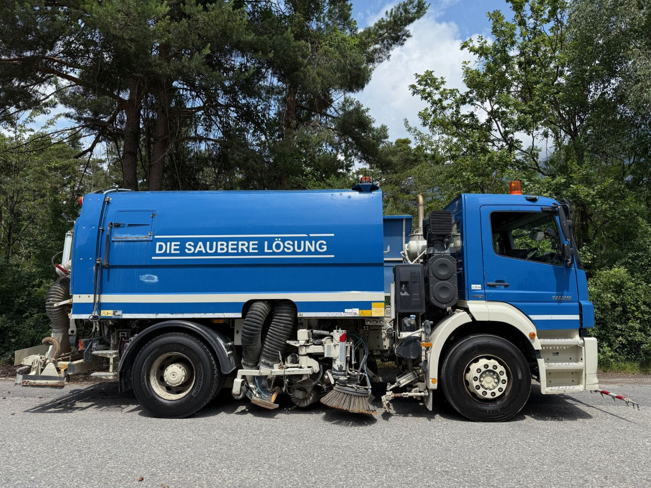 Mercedes-Benz Axor 1829 4x2, E5, EPS, RHD, Faun Kehrmaschine - Kehrmaschine: das Bild 5 Mercedes-Benz Axor 1829 4x2, E5, EPS, RHD, Faun Kehrmaschine - Kehrmaschine: das Bild 5