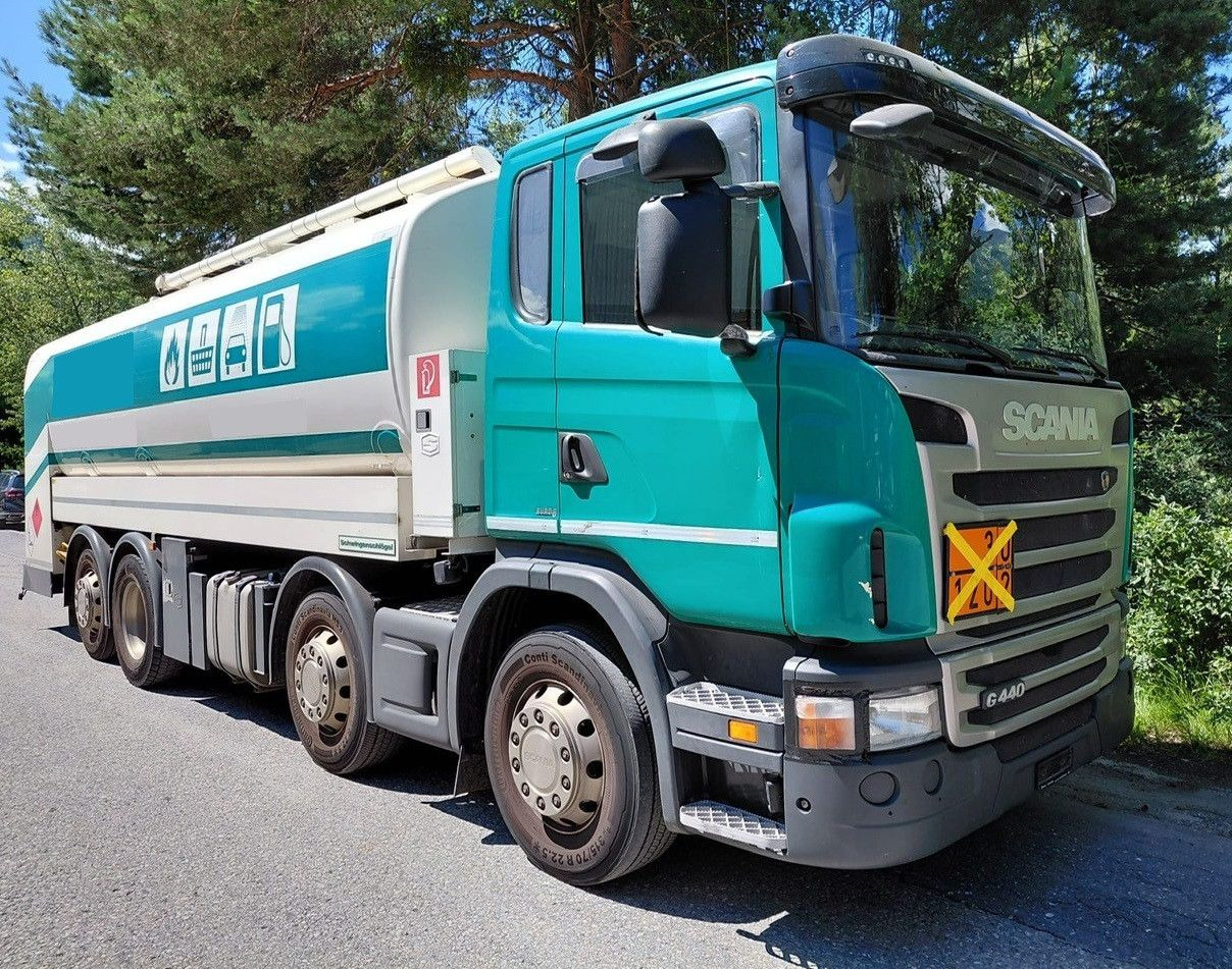 Scania G440 8x2, E5, Schwingenschloegel, 2 Kammern, ADR - Tankwagen: das Bild 1 Scania G440 8x2, E5, Schwingenschloegel, 2 Kammern, ADR - Tankwagen: das Bild 1