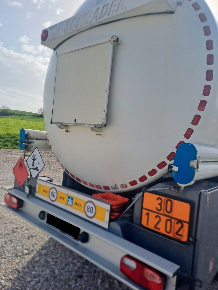 Schrader ADR, Treibstoff Diesel/Benzin, 4 Kammern, Sening Schrader ADR, Treibstoff Diesel/Benzin, 4 Kammern, Sening - Tankauflieger: das Bild 4 Schrader ADR, Treibstoff Diesel/Benzin, 4 Kammern, Sening Schrader ADR, Treibstoff Diesel/Benzin, 4 Kammern, Sening - Tankauflieger: das Bild 4