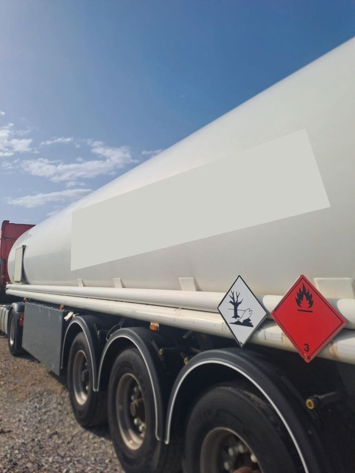 Schrader ADR, Treibstoff Diesel/Benzin, 4 Kammern, Sening Schrader ADR, Treibstoff Diesel/Benzin, 4 Kammern, Sening - Tankauflieger: das Bild 3 Schrader ADR, Treibstoff Diesel/Benzin, 4 Kammern, Sening Schrader ADR, Treibstoff Diesel/Benzin, 4 Kammern, Sening - Tankauflieger: das Bild 3