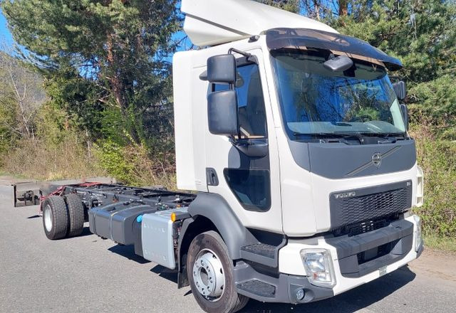 Volvo FL280 4x2, E6, Wohnwagen + 2 Pferdeplaetze Volvo FL280 4x2, E6, 7.40m Chassis, Fahrgestell - Pferdetransporter: das Bild 4 Volvo FL280 4x2, E6, Wohnwagen + 2 Pferdeplaetze Volvo FL280 4x2, E6, 7.40m Chassis, Fahrgestell - Pferdetransporter: das Bild 4