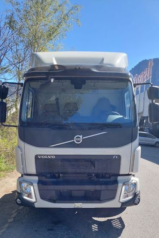 Volvo FL280 4x2, E6, Wohnwagen + 2 Pferdeplaetze Volvo FL280 4x2, E6, 7.40m Chassis, Fahrgestell - Pferdetransporter: das Bild 2 Volvo FL280 4x2, E6, Wohnwagen + 2 Pferdeplaetze Volvo FL280 4x2, E6, 7.40m Chassis, Fahrgestell - Pferdetransporter: das Bild 2