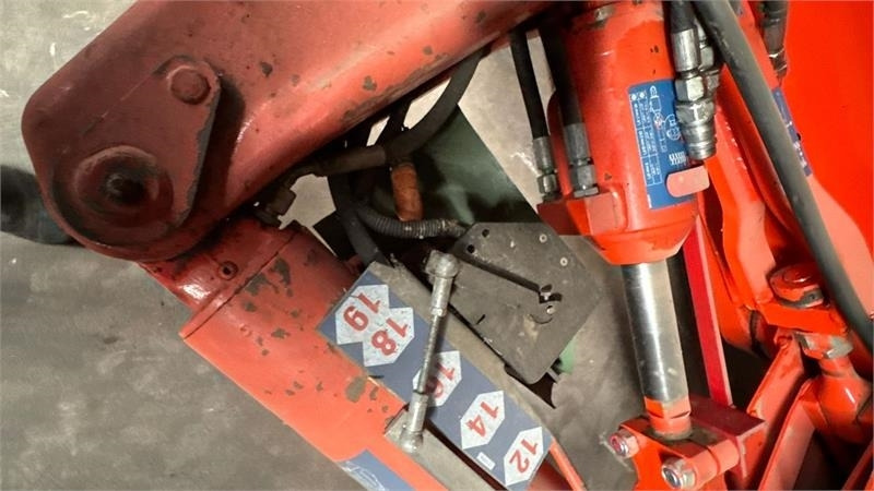 Kuhn Vari Master 183 6 Furet 183 - Pflug: das Bild 3 Kuhn Vari Master 183 6 Furet 183 - Pflug: das Bild 3