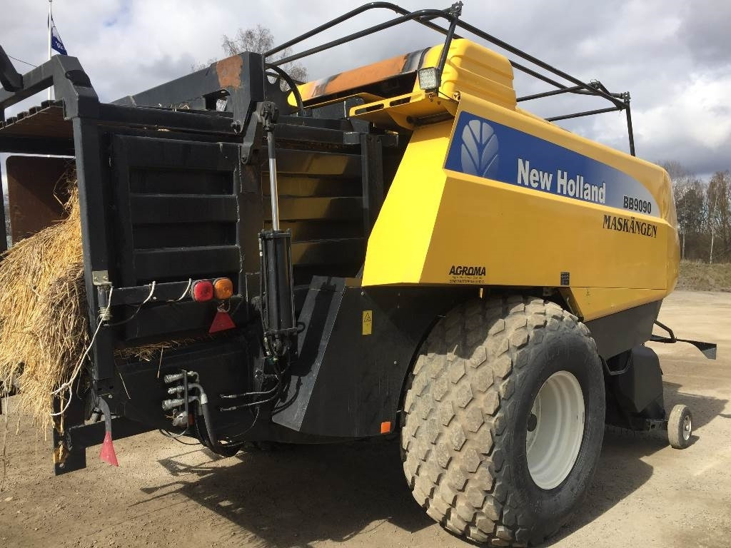 New Holland BB9090 Damaged / Skadad - Packenpresse: das Bild 5 New Holland BB9090 Damaged / Skadad - Packenpresse: das Bild 5
