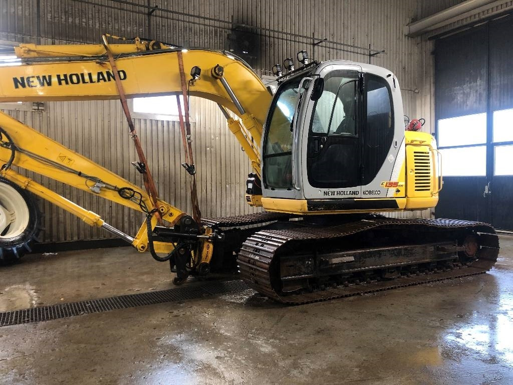 New Holland Kobelco E135SR dismantled: only spare parts - Kettenbagger: das Bild 4 New Holland Kobelco E135SR dismantled: only spare parts - Kettenbagger: das Bild 4