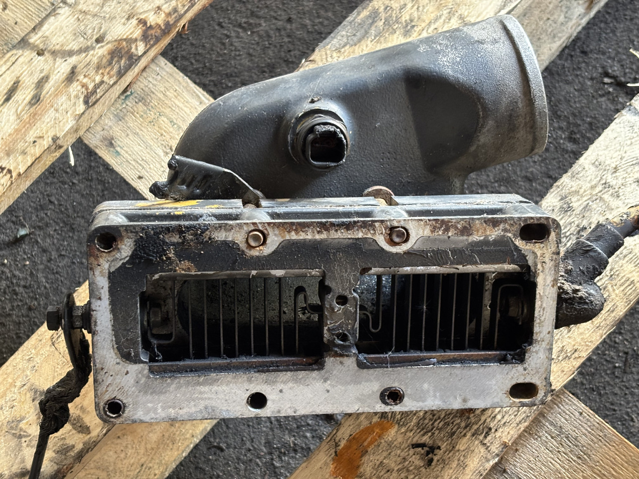 CAT Caterpillar C9 201-9765 Kolanko Wlotu Powietrza 2019765 - Ansaugrohr für Landmaschine: das Bild 3 CAT Caterpillar C9 201-9765 Kolanko Wlotu Powietrza 2019765 - Ansaugrohr für Landmaschine: das Bild 3