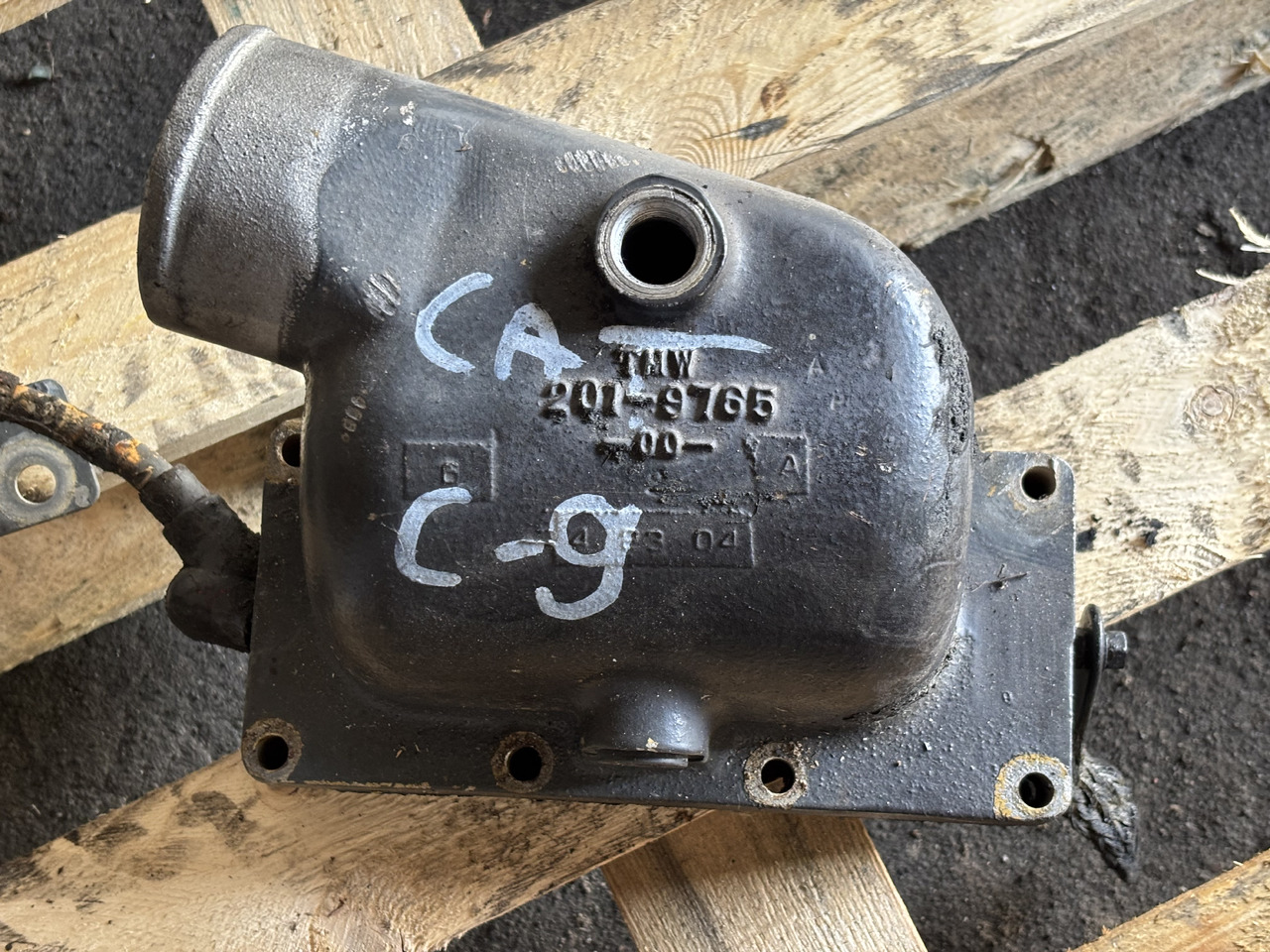 CAT Caterpillar C9 201-9765 Kolanko Wlotu Powietrza 2019765 - Ansaugrohr für Landmaschine: das Bild 1 CAT Caterpillar C9 201-9765 Kolanko Wlotu Powietrza 2019765 - Ansaugrohr für Landmaschine: das Bild 1