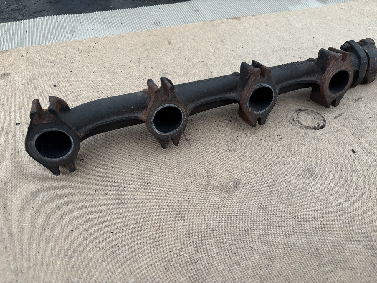 Claas LEXION 780 KOLEKTOR WYDECHOWY 5421420601 - Auspuff für Mähdrescher: das Bild 2 Claas LEXION 780 KOLEKTOR WYDECHOWY 5421420601 - Auspuff für Mähdrescher: das Bild 2