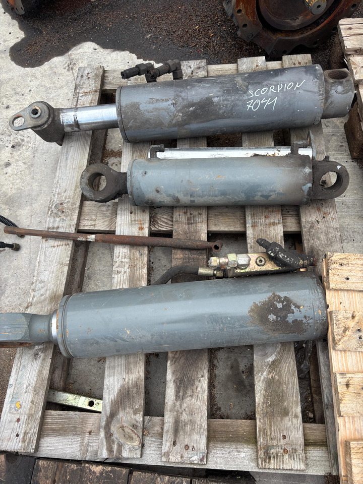 Claas Scorpion 7041 Siłowniki - Hydraulikzylinder für Baumaschine: das Bild 1 Claas Scorpion 7041 Siłowniki - Hydraulikzylinder für Baumaschine: das Bild 1