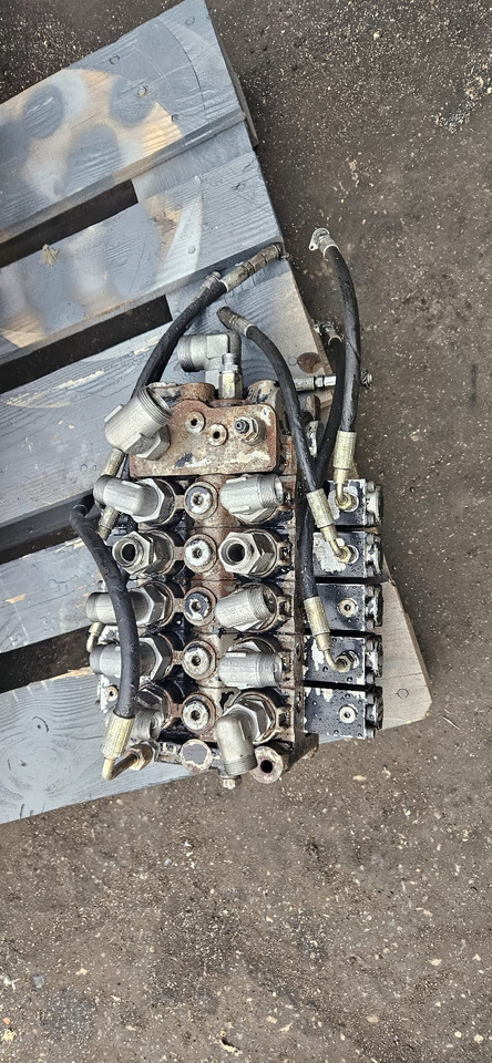 Claas Scorpion Kramer - rozdzielacz hydrauliczny Bucher 1000277214 - Hydraulik für Landmaschine: das Bild 5 Claas Scorpion Kramer - rozdzielacz hydrauliczny Bucher 1000277214 - Hydraulik für Landmaschine: das Bild 5