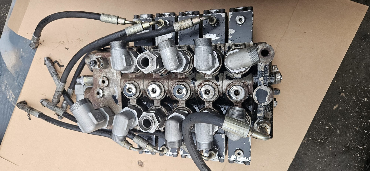 Claas Scorpion Kramer - rozdzielacz hydrauliczny Bucher 1000277214 - Hydraulik für Landmaschine: das Bild 4 Claas Scorpion Kramer - rozdzielacz hydrauliczny Bucher 1000277214 - Hydraulik für Landmaschine: das Bild 4